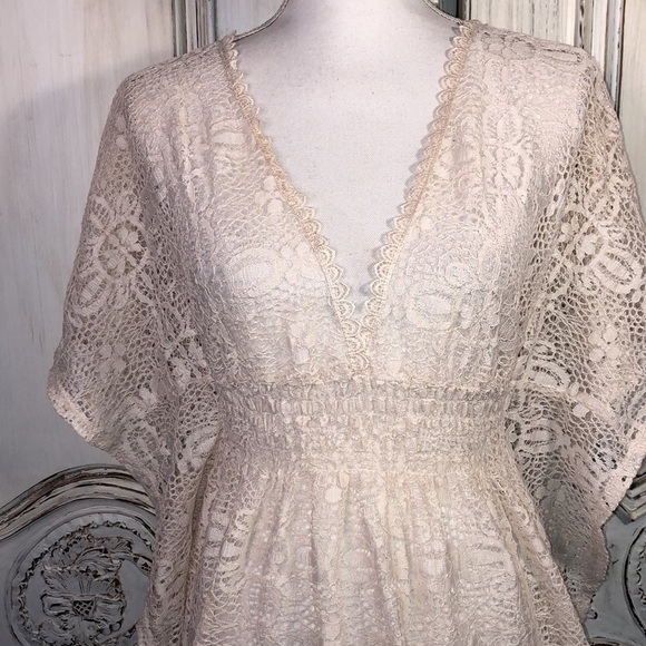 Xhilaration Cream Lace V Neck Smocked Waist Tie Back Batwing Top Size Small - Picture 5 of 11